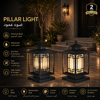 Lampe de poteau extérieure moderne avec lanterne en verre cannelé flottant et cadre ouvert