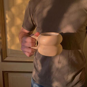 Tazas de Cerámica Minimalistas, Gruesas y Curvas, con Forma Original, Ideales para Capuchino, Chocolate Caliente, Café de la Mañana - Product Image 4