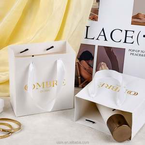 Sacs en papier personnalisés, sacs cadeaux en papier kraft blanc de luxe avec poignée en ruban pour sac de shopping avec votre propre logo - Product Image 1