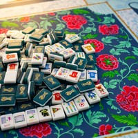 Trophy 2026 Gran Oferta Fichas de Mahjong Americano Grabadas en Acrílico Rojo y Azul Lagoon Juego de Entretenimiento Duradero