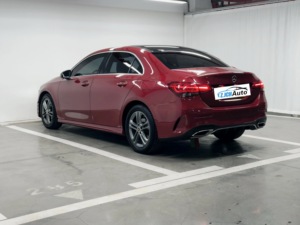 Popular Sedán Deportivo B-enz a 180L 2021 en Excelente Estado Es un Auto de 3 Puertas con Interior Oscuro y Asientos de Cuero - Product Image 5