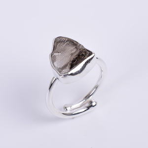 แหวนพลอยดิบสำหรับผู้หญิงสโมคกี้925สเตอร์ลิงเครื่องประดับขายส่งชัยปุระแฮนด์เมดแหวนเงินปรับ - Product Image 1