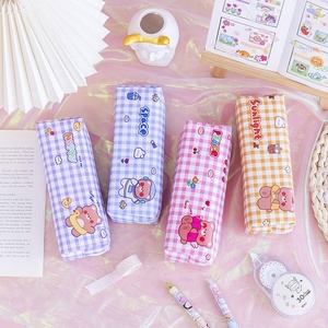 Mo <span class=keywords><strong>Shang</strong></span> <span class=keywords><strong>Shi</strong></span> Nian usine directe Ins ours Plaid porte-crayon fille coeur grande capacité PU étanche stockage papeterie boîte - Product Image 3
