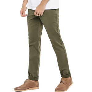 Pantalones chinos para hombre con pierna afilada, tobillo estrecho y corte moderno: versatilidad de estilo urbano contemporáneo y silueta casual refinada. - Product Image 3