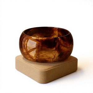 Escultura de Resina Circular, Pieza Decorativa Coleccionable de Forma Redonda, Elaborada con Técnica de Fundición - Product Image 2