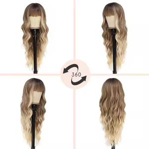 Perruques longues blondes avec <span class=keywords><strong>frange</strong></span> <span class=keywords><strong>cheveux</strong></span> bouclés ondulés pour les femmes sans enchevêtrement doux aspect naturel utilisation quotidienne de fête - Product Image 2