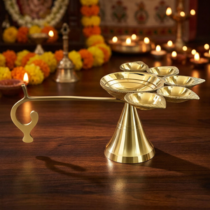 Lampe à huile artisanale en laiton Panch Aarti Diya avec poignée, cinq mèches, décoration traditionnelle pour Pooja, temple, festival, avec support stable - Product Image 3