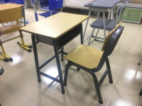 Ensembles de mobilier scolaire modernes : table et chaise pour étudiant avec plateau en contreplaqué pour salle de classe, bureau et chaise individuels