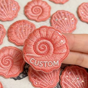 Toppe Personalizzate <span class=keywords><strong>con</strong></span> Logo Ricamato in Strass Luccicanti e Perline Glitterate <span class=keywords><strong>Argento</strong></span> per Cappelli, Abbigliamento, Scarpe e Borse - Product Image 3