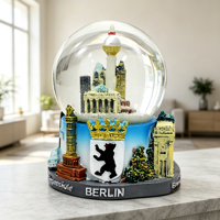 Boule de neige en verre de résine Berlin Crystal, ornement artisanal architectural de table, décor de bureau avec monument de la ville