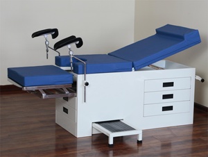 Table d'examen gynécologique médicale réglable avec tiroirs, table d'opération chirurgicale, table d'examen gynécologique - Product Image 1
