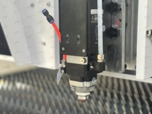 Groothandelsprijs 3015-1500W 3000W 6000W Fiberlasersnijmachine voor metalen platen met hoge nauwkeurigheid - Product Image 4