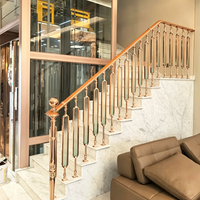 Rampe d'escalier en verre plaqué or de style français moderne et luxueux, adaptée aux villas, garde-corps en aluminium doré pour intérieur
