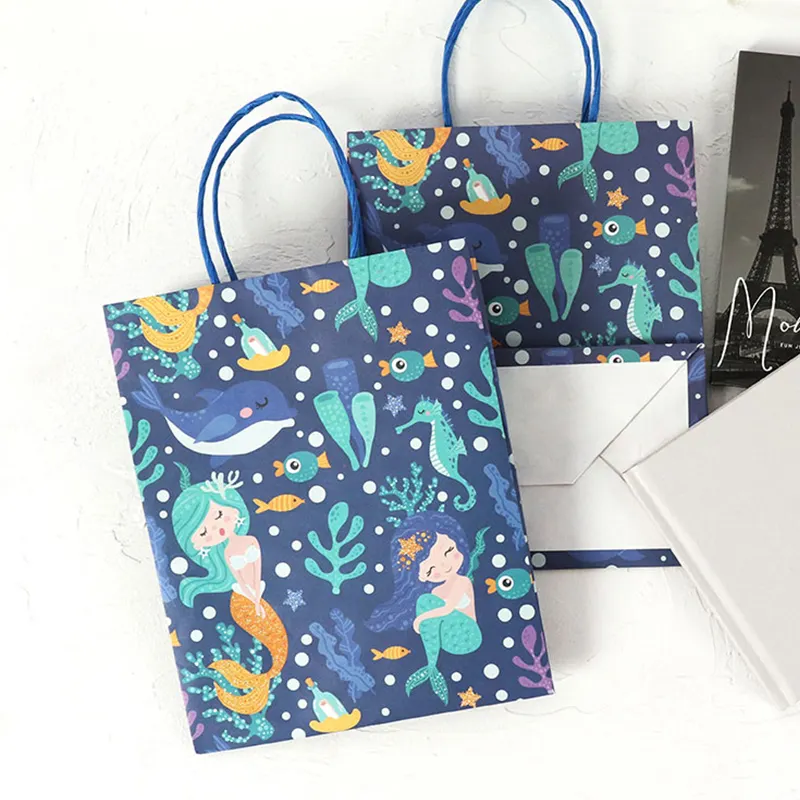 Günstiger Preis kleine flache Weihnachts werbung Einkaufstaschen Kraft papiertüte für Geschenk verpackung mit verdrehtem Griff