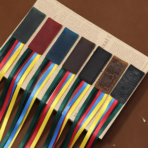 Marque-page en cuir véritable Crazy Horse avec marqueurs de ruban graver au laser à la main deux côtés marques de livre magnétiques - Product Image 6