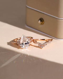 แหวนเพชรเพียร์รูปทรงสวยงาม ผลิตในห้องปฏิบัติการ ทองคำแท้ รับรองโดย IGI ทรงบริลเลียนท์คัท ของขวัญสุดพิเศษสำหรับวันครบรอบ วันหมั้น หรือวันเกิด - Product Image 5