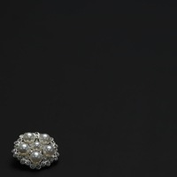 Boutons de luxe en perles et strass, boucles décoratives brillantes en alliage de zinc pour robes de mariée, manteaux et costumes