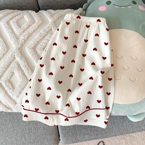 <span class=keywords><strong>Pigiama</strong></span> Minimalista da <span class=keywords><strong>Donna</strong></span> con Stampa Cuori Rossi: Nuovo Set Estivo a Maniche Corte Indossabile Come Abbigliamento da Casa - Set 3 Pezzi - Product Image 6