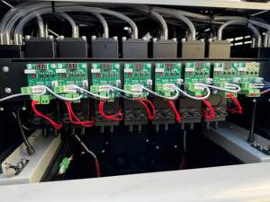 Imprimante UV hybride 180 cm <span class=keywords><strong>Prix</strong></span> d'usine Têtes d'impression Konica 10241 Haute précision <span class=keywords><strong>Rouleau</strong></span> et plat Tout-en-un Machine d'impression - Product Image 4