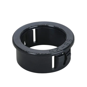 Passe-câble plat noir en nylon de 20 mm avec protection pour tuyau rond à clipser - Product Image 1