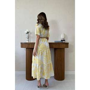 Vestido Amarillo Bordado con Corte en A, Cuello Redondo, Cintura Natural, Tejido Transpirable, Estilo Casual y Holgado - Product Image 1