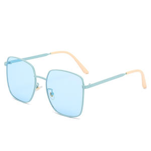 Gafas de Sol Qianai con Marco Cuadrado Grande, Lentes Azules Océano, Protección UV400, Estilo Unisex - Product Image 4