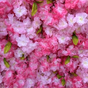Mur floral extérieur imperméable et résistant aux UV, idéal pour les fêtes de jardin, les mariages sur la plage et la décoration de patio et de maison. - Product Image 5