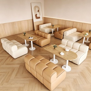 Set di Tavoli e Divanetti in Stile Moderno Crema per Ristoranti, con Cuscini in Pelle per Caffè e Bistrot - Product Image 1
