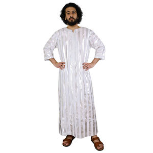 Robe longue Thobe pour homme, texture rayée blanche traditionnelle, tenue de performance culturelle, certifiée CE UKCA, directement du fabricant - Product Image 1
