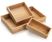 Organisateur de rangement de comptoir en bois d'acacia gravé pour salle de bain et cuisine – Écologique, durable, moderne, pour assiettes et vaisselle