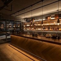 Étagère à vin en bois massif moderne en métal royal, écologique, éclairage suspendu, présentoir à liqueur multi-niveaux, mobilier de bar de luxe
