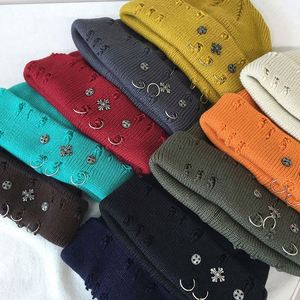 ผู้ผลิต OEM ขายส่ง หมวกไหมพรมอะคริลิคปักโลโก้ตามสั่ง หมวกทรงฟิชเชอร์แมนแบบดิสเทรส หมวกบีนนี่แบบสกัลลี่ประดับหมุด - Product Image 3