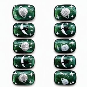 Uñas postizas hechas a mano de color verde oscuro con diseño de ojo de gato, uñas postizas cortas y redondas con diseño de gato espacial, luna, planeta y estrella, reutilizables. - Product Image 1
