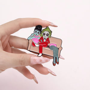 Terror Friday Maske Emaille-Pin Cartoon Metall-Brosche Anstecknadel Schmuck Rucksack-Accessoires Großhandel - Product Image 4