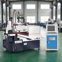 Machine de découpe à fil CNC DK7735 fiable, équipement de découpe par étincelage de haute précision pour l'usinage de pièces métalliques de petite et moyenne taille