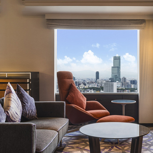 Ensemble complet de meubles de chambre en bois massif pour hôtel et maison d'hôtes, mobilier moderne personnalisé pour gîte, ensemble lit, cadre TV et chaises pour hôtels - Product Image 3
