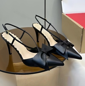 รองเท้าส้นสูงคุณภาพเยี่ยมแบรนด์ดีไซเนอร์ V รุ่นหรูหราสำหรับผู้หญิง ประจำปี 2026 เหมาะสำหรับใส่กับชุดฤดูร้อน - Product Image 4
