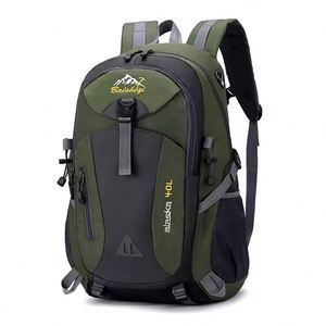 Mochila deportiva casual con estructura externa y patrón de retícula en rombos. Resistente e ideal para viajes, caminatas y camping. - Product Image 2