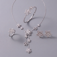 Set Perhiasan Bunga Mewah untuk Pengantin Wanita, Kalung, Anting, Gelang, dan Cincin Adjustable dengan Hiasan CZ Blossom Penuh