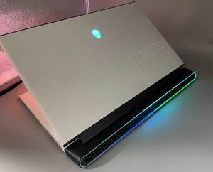 Core I7 de 10.ª Generación, Pantalla Grande de 17.3 Pulgadas, RTX2070s, 16 GB de RAM, SSD de 512 GB, Ware M17 R3 M17 R3 - Product Image 6