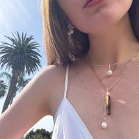 Collier pendentif en laiton plaqué or Gemnel, série petits poissons colorés, avec pierres naturelles Lapis Lazuli, Nacre et Ambre