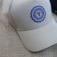 Casquette de baseball de performance en gros, logo personnalisé en patch de caoutchouc découpé au laser, perforée, 5 panneaux, imperméable, pour sports de plein air, OEM