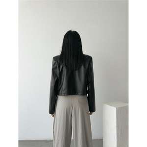 Veste courte en cuir de vachette noir à bouton unique, réversible, style bomber avec logo personnalisé et tissu satiné, taille XL pour la saison d'automne - Product Image 5