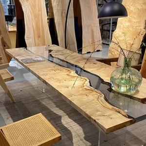 Mesa de Comedor Clásica de Madera Maciza y Resina Epoxi de Diseño Único, Personalizable en Colores para Uso en Hoteles, 2024 - Product Image 2