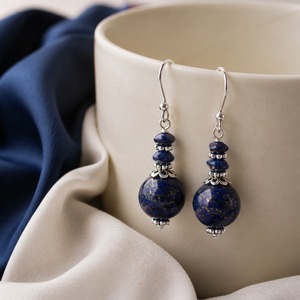Orecchini pendenti vintage con perline blu, accessori da donna - Product Image 3