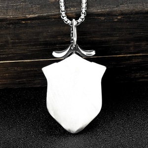 Yunnique – pendentif bouclier en acier inoxydable pour hommes, collier tête de loup Viking, bijoux cadeau - Product Image 2