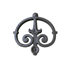 Clásicos Adornos Metálicos de Hierro para Cercas, Puntas Decorativas con Acabado Pintado para Uso Exterior, Modelo Balaji Metals para Cercas, Enrejados y Portones - Product Image 1