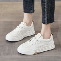 Baskets compensées en cuir véritable perforé pour femme, à lacets, respirantes, avec empeigne ajourée et semelle verte contrastante, chaussures décontractées
