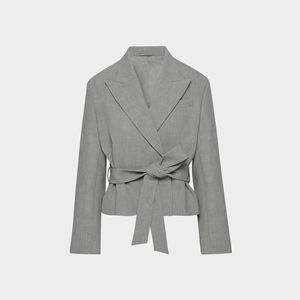 Trajes y Blazers Cortos Grises con Cinturón para Mujer, Silueta Entallada con Definición en la Cintura - Product Image 1