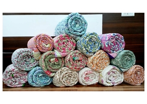 Edredón de Algodón Estampado a Mano, Diseño Floral Tradicional, para Cama Doble, Uso en Todas las Estaciones - Product Image 3